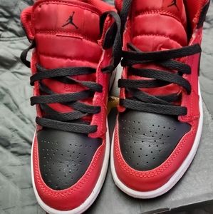 Jordan 1 mid